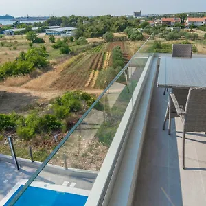 https://apartmanska-kuca-luna.hotelinzadar.com